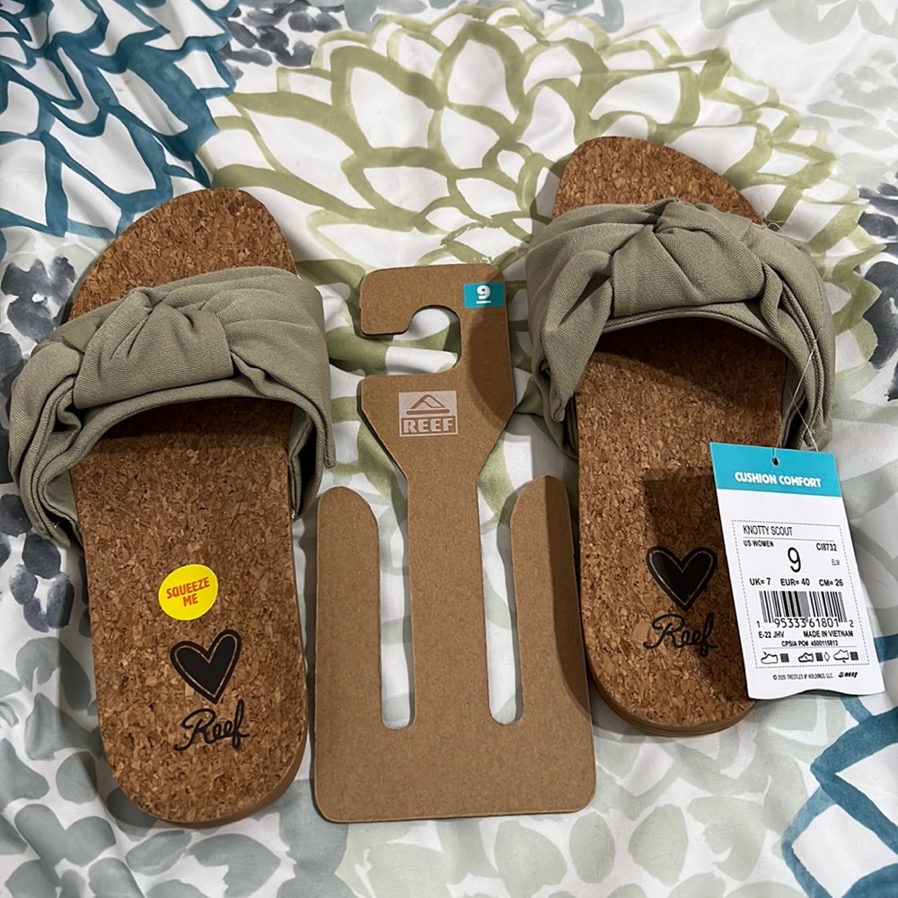 Brand new reef women sandals. Size 9